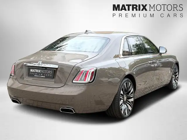 Rolls-Royce Ghost view 2