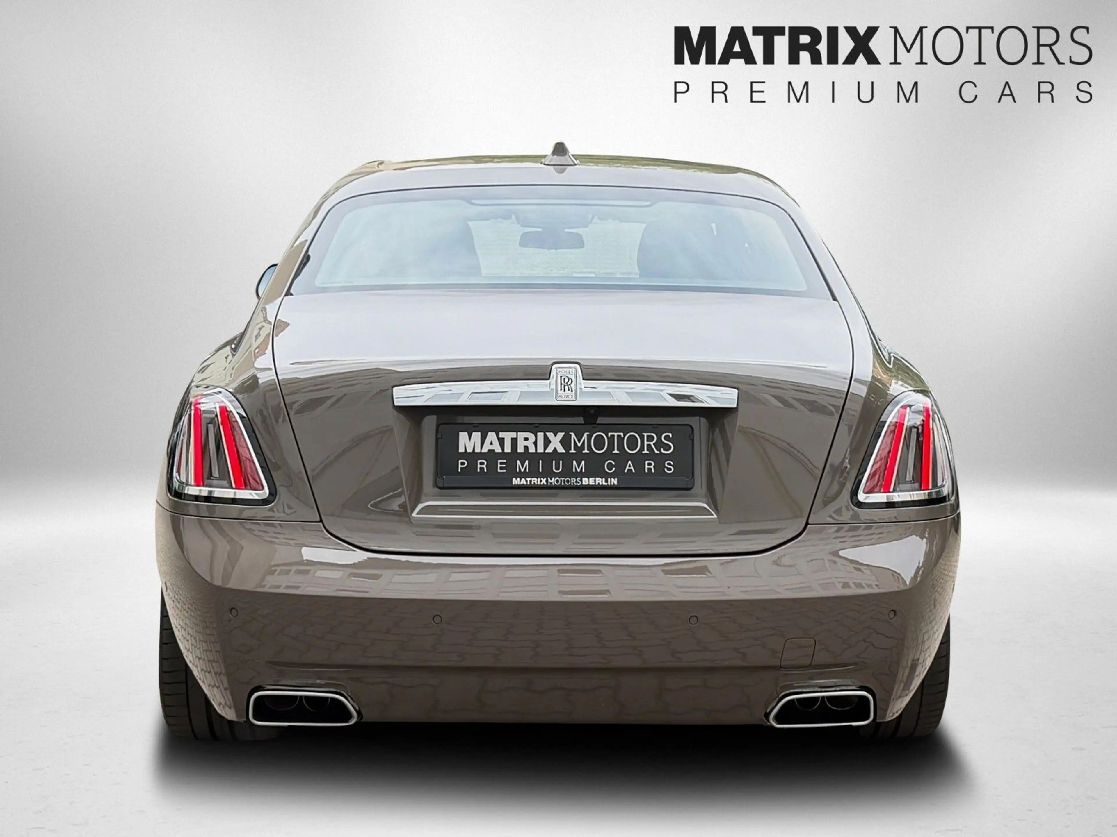 Rolls-Royce Ghost Series ll Theatre Picnic BeSpoke Massage — photo 10