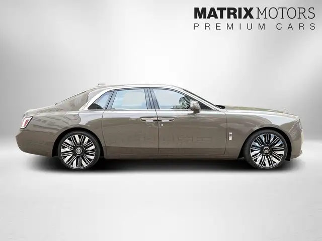 Rolls-Royce Ghost view 5