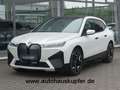 BMW iX xDrive50 Sportpak. 22-PANO°belüf.Massage°AHK Weiß - thumbnail 1