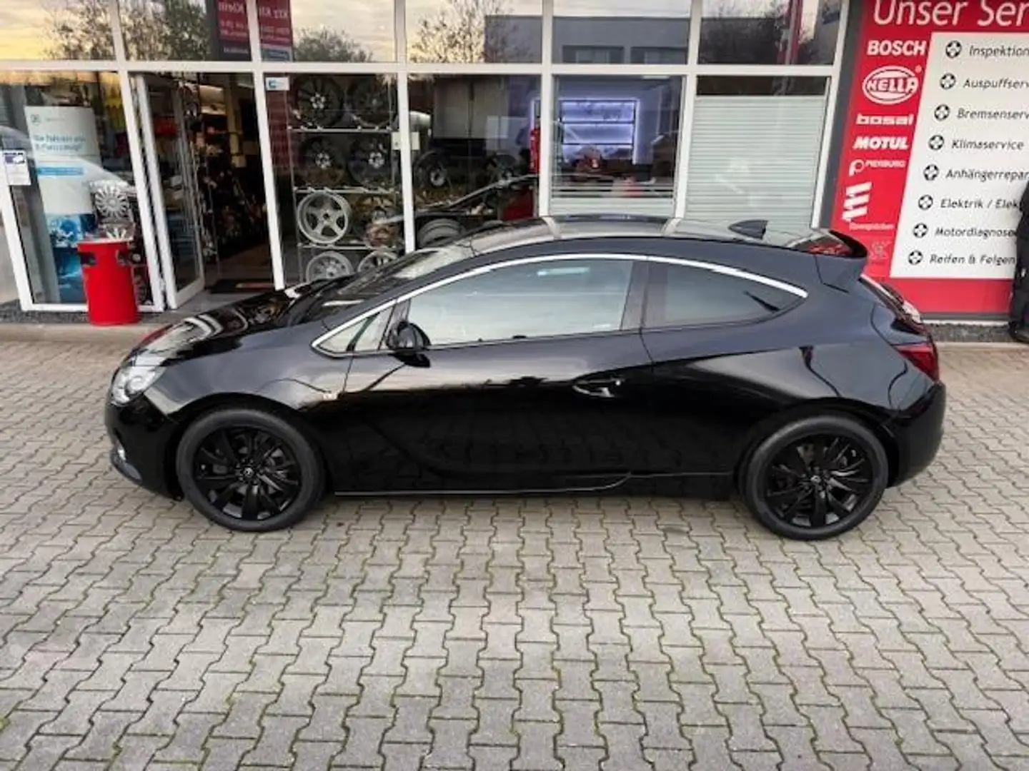 Opel Astra 1.6 16V SIDI Turbo GTC / 8 fach Bereift Schwarz - 2