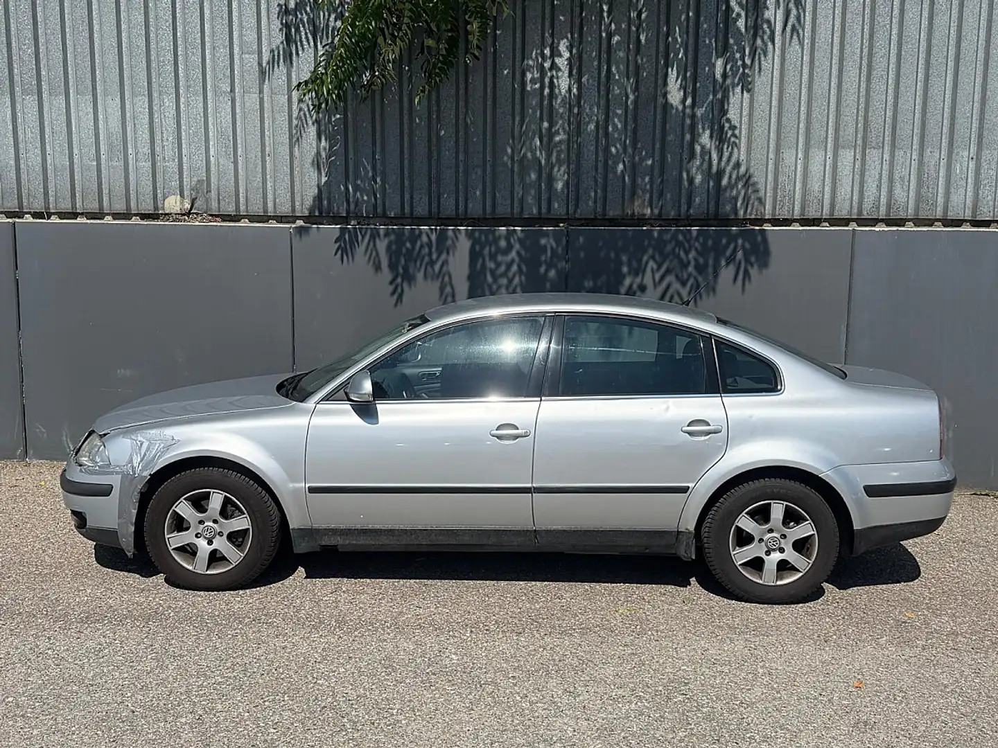 Volkswagen Passat 1,6 Edition | PICKERL BIS 01/2027 | Silber - 2
