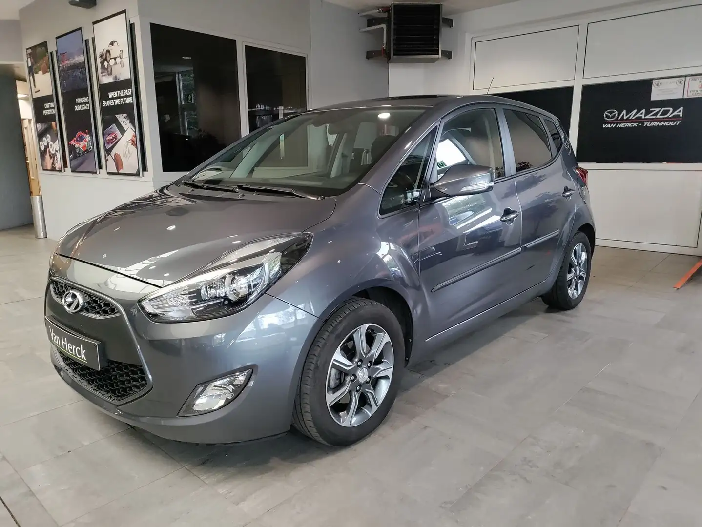 Hyundai iX20 1.6i Joy AUT + winterset Grigio - 1