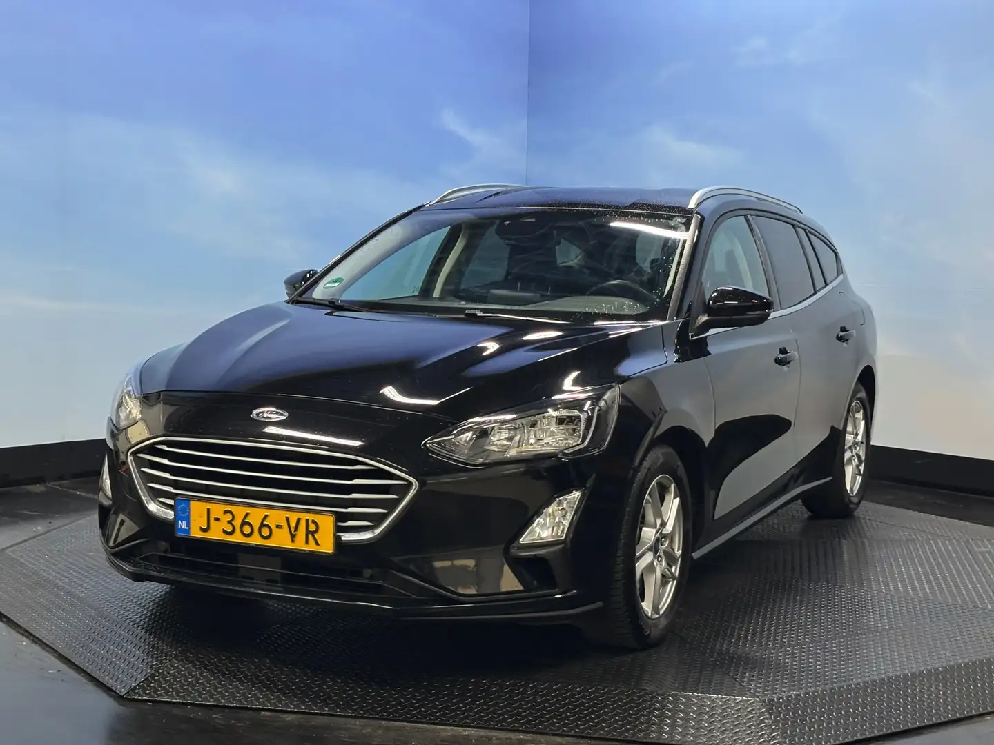 Ford Focus Wagon 1.0 EcoBoost Hybrid Trend Edition Business A Zwart - 2