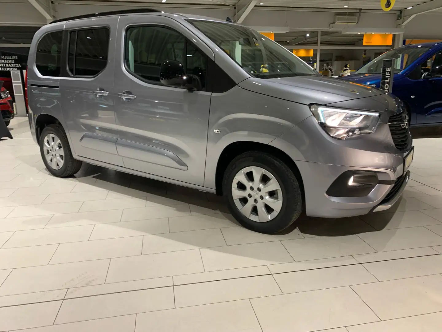 Opel Combo - e Ultimate Grau - 1