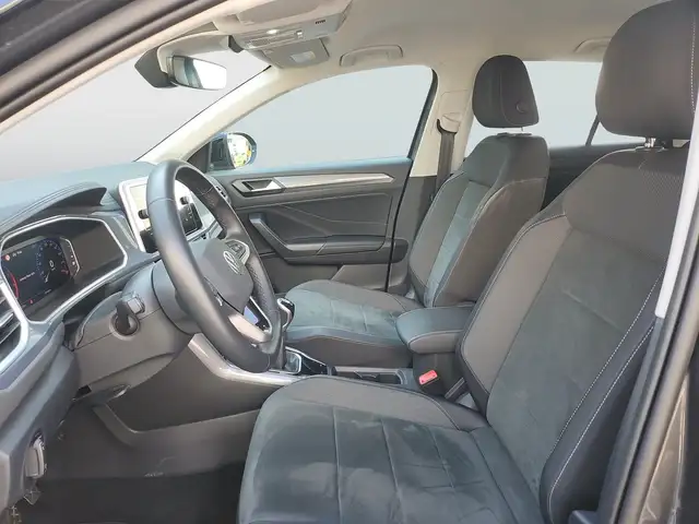 Volkswagen T-Roc view 8