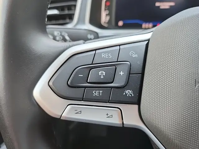 Volkswagen T-Roc view 12