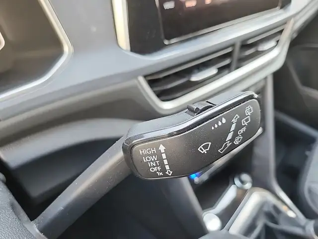 Volkswagen T-Roc view 13
