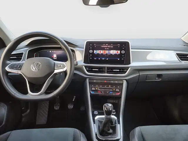 Volkswagen T-Roc view 9