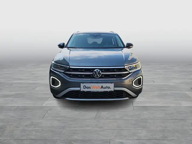 Volkswagen T-Roc view 2