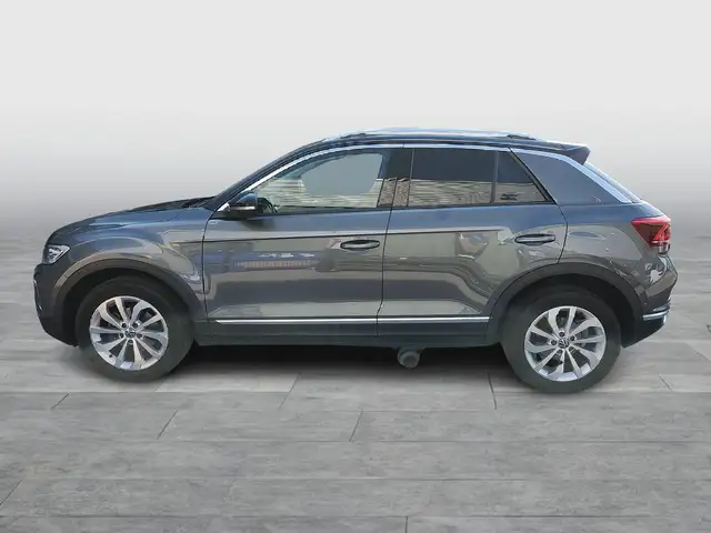Volkswagen T-Roc view 3