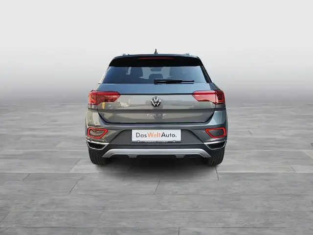 Volkswagen T-Roc view 5