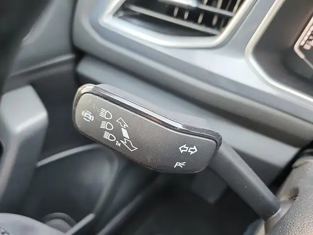 Volkswagen T-Roc view 11