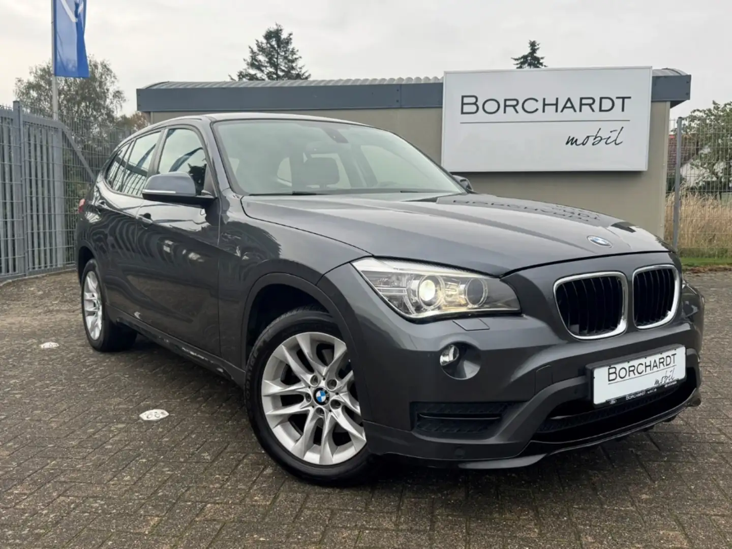 BMW X1 sDrive 18i 2.0*Navi*Kamera*AHK*ALU*Tempo* Gris - 2
