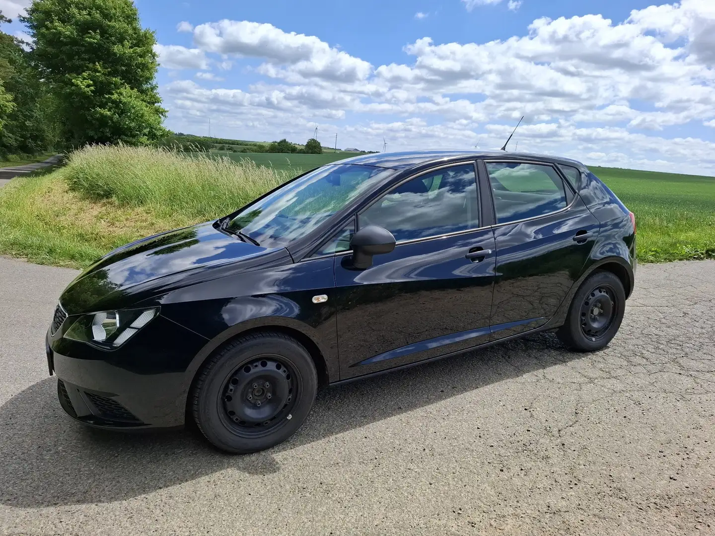 SEAT Ibiza Reference Schwarz - 1