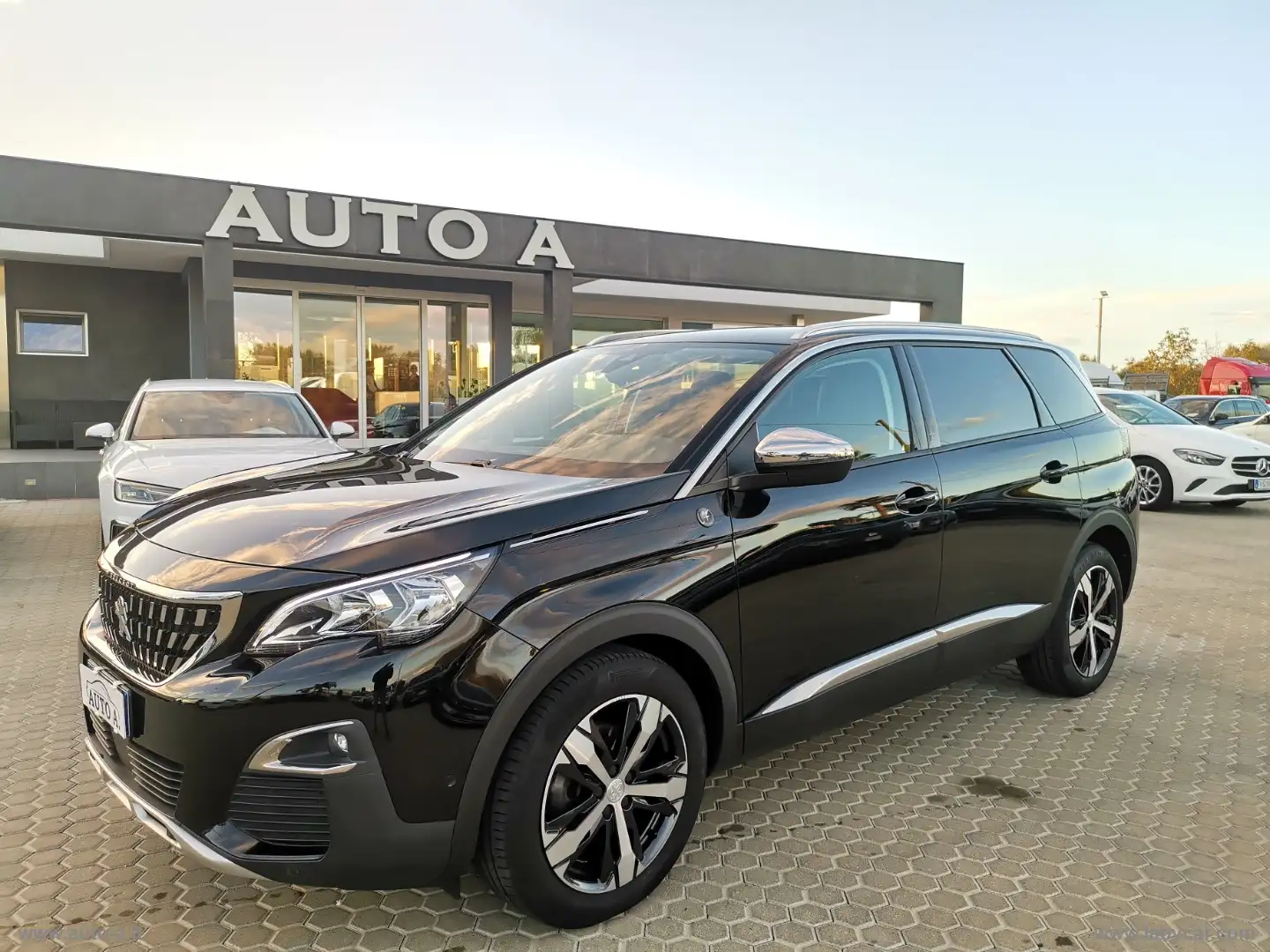 Peugeot 5008 BlueHDi 130 S&S EAT8 Crossway Schwarz - 1