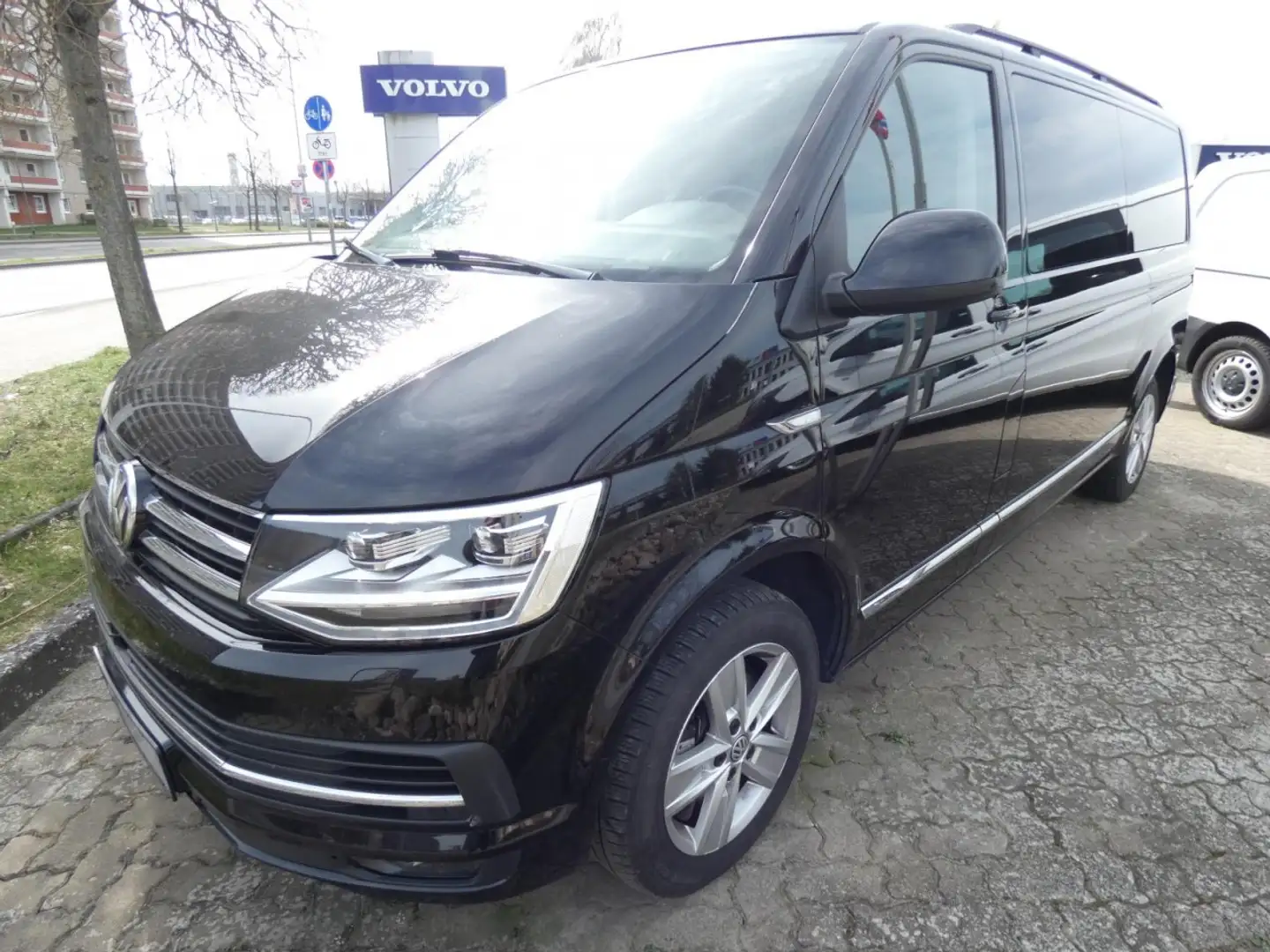 Volkswagen T6 Transporter 2.0 TDI 4Motion Caravelle Highline lang Klima Noir - 2