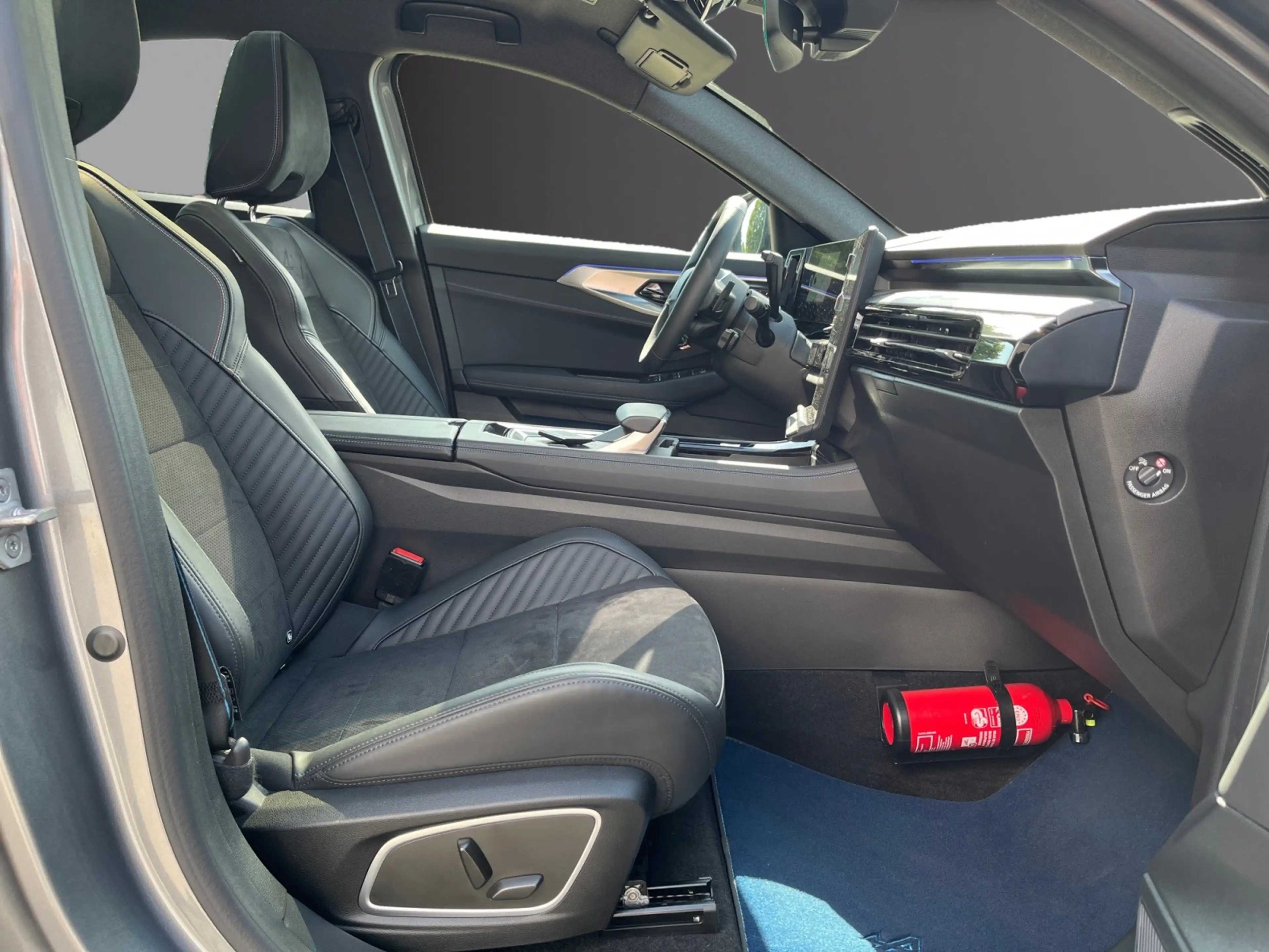 Renault Rafale — photo 10