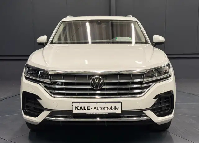 Volkswagen Touareg view 11