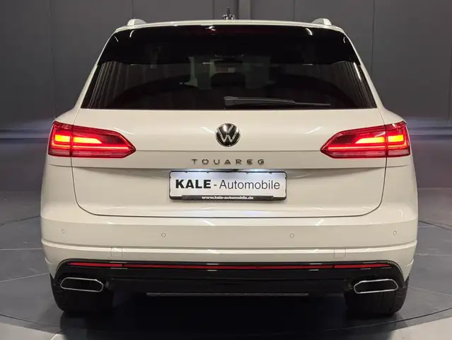 Volkswagen Touareg view 5