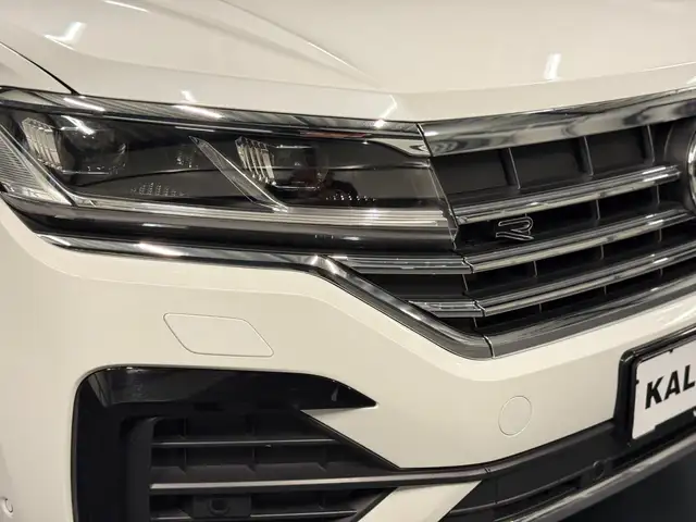 Volkswagen Touareg view 10