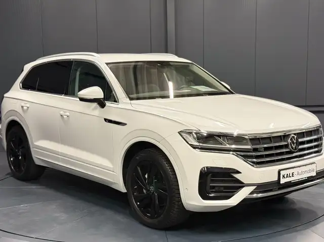 Volkswagen Touareg view 9