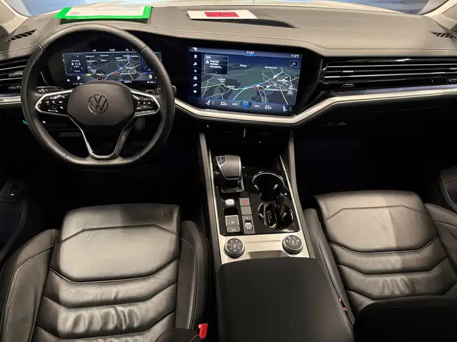 Volkswagen Touareg view 15