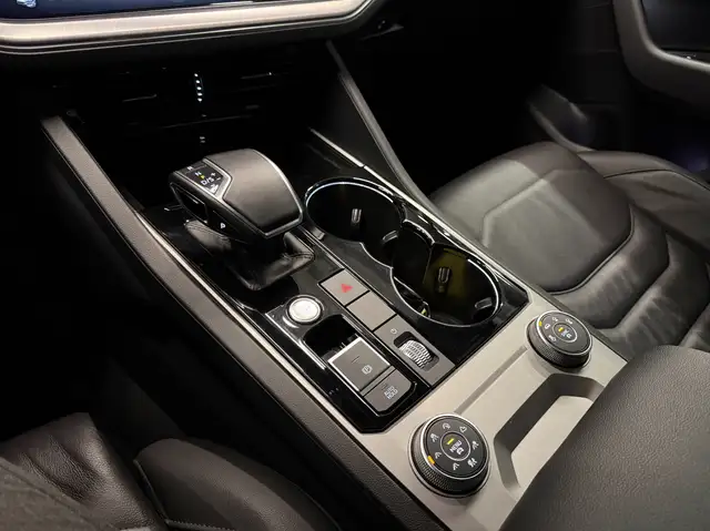 Volkswagen Touareg view 21