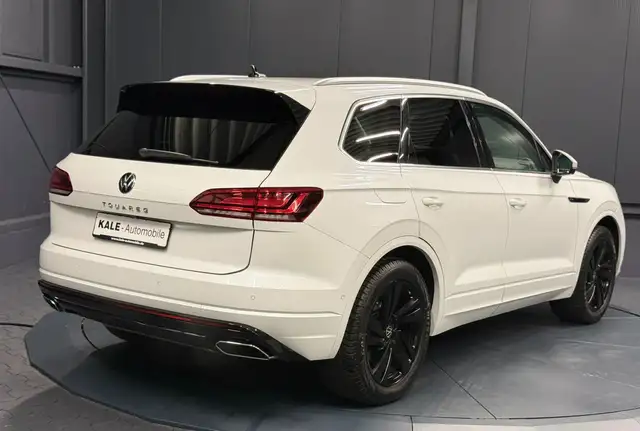 Volkswagen Touareg view 7