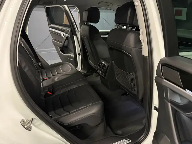 Volkswagen Touareg view 26