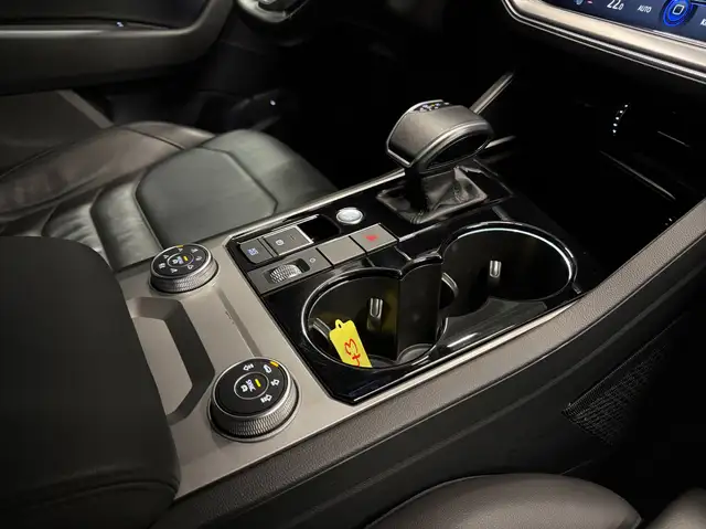 Volkswagen Touareg view 14