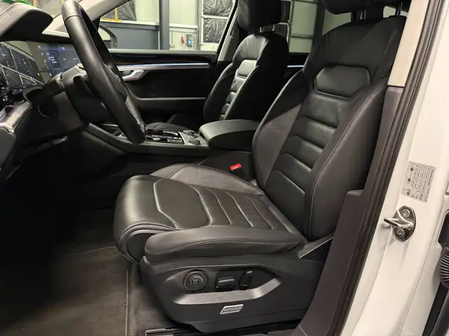 Volkswagen Touareg view 25