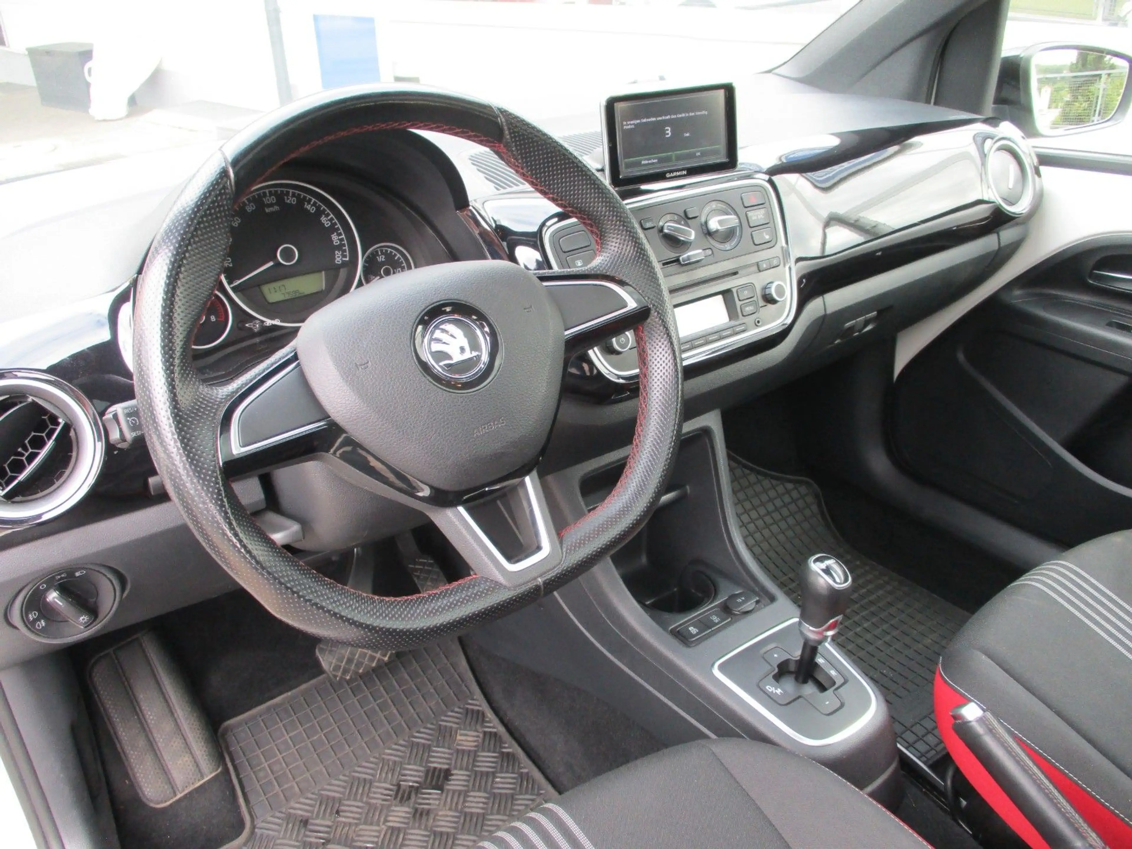 Skoda Citigo Monte Carlo+Panorama+Freisprech+PDC — photo 9