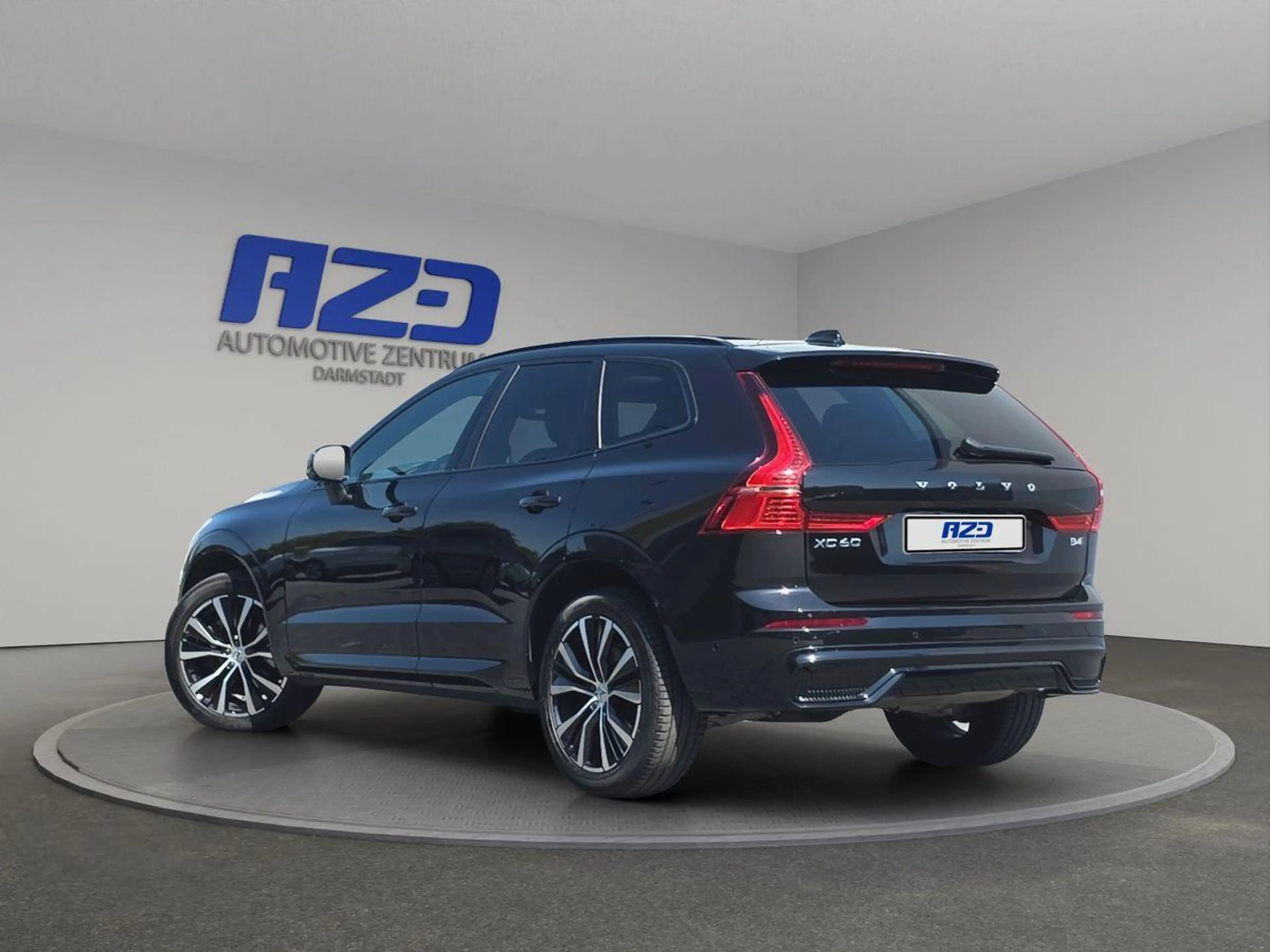 Volvo XC60 Plus Dark AWD STDNHZ AHK PANO ACC H&K 360° — photo 4