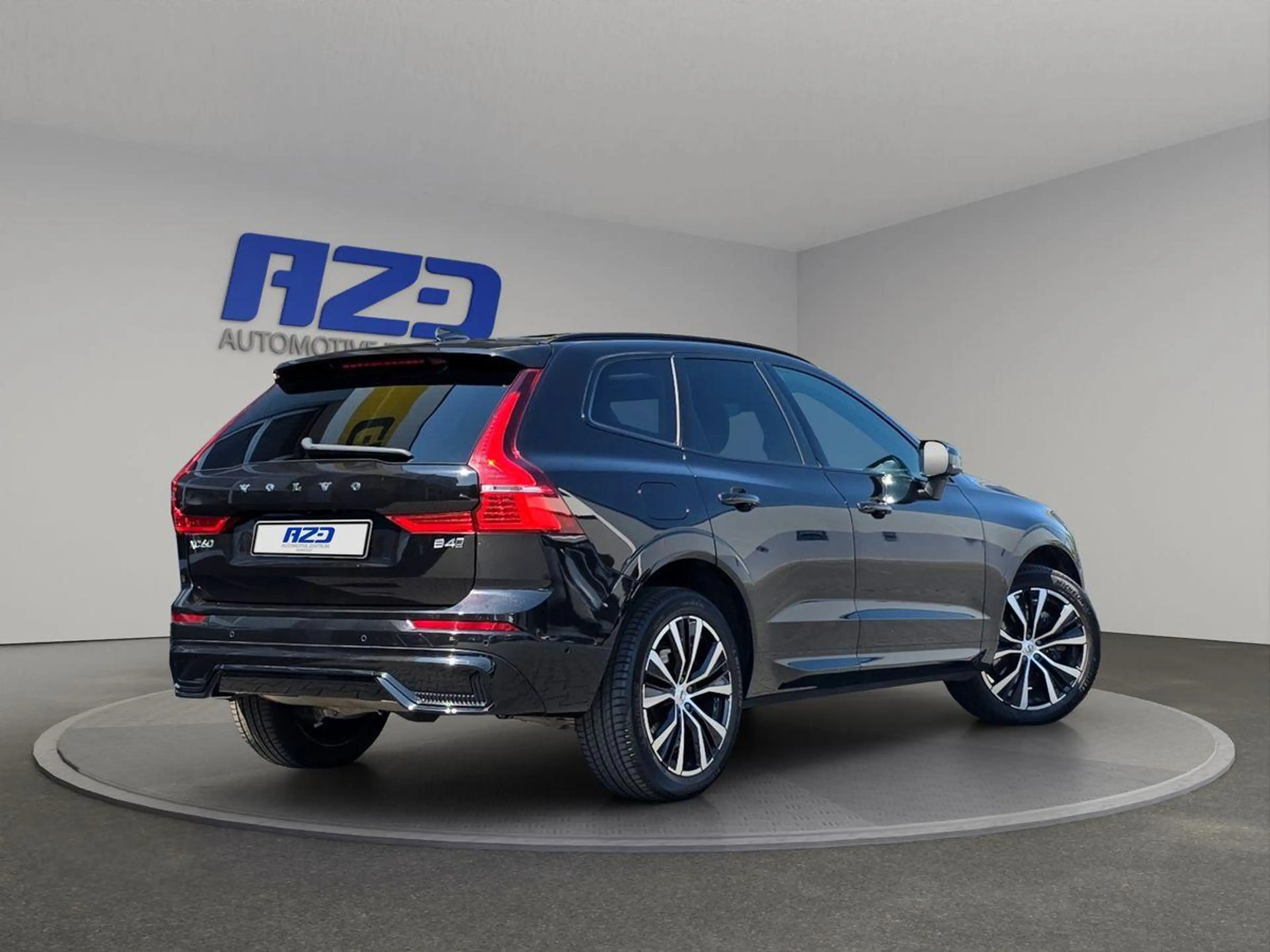 Volvo XC60 Plus Dark AWD STDNHZ AHK PANO ACC H&K 360° — photo 5