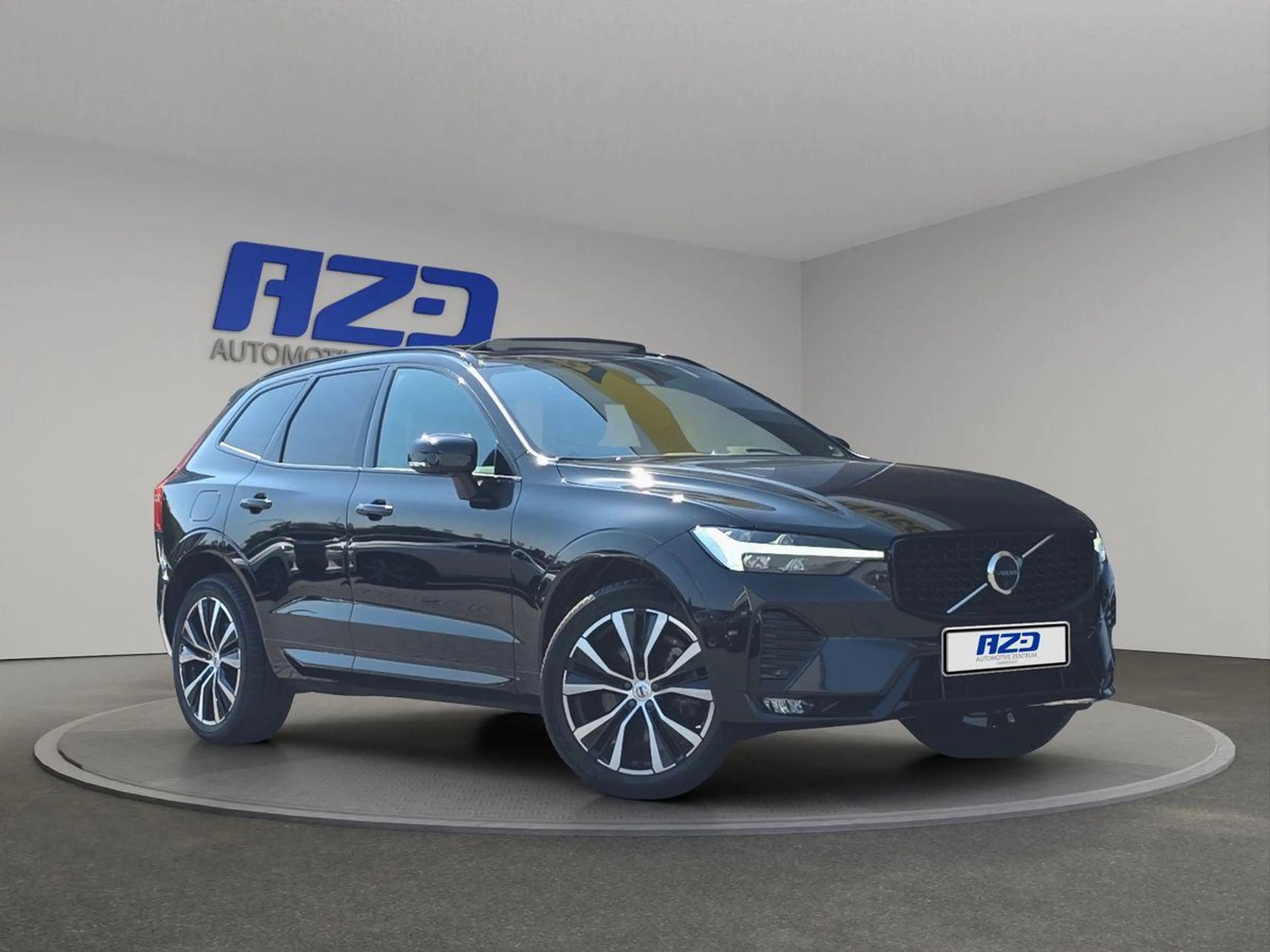 Volvo XC60 Plus Dark AWD STDNHZ AHK PANO ACC H&K 360° — photo 3