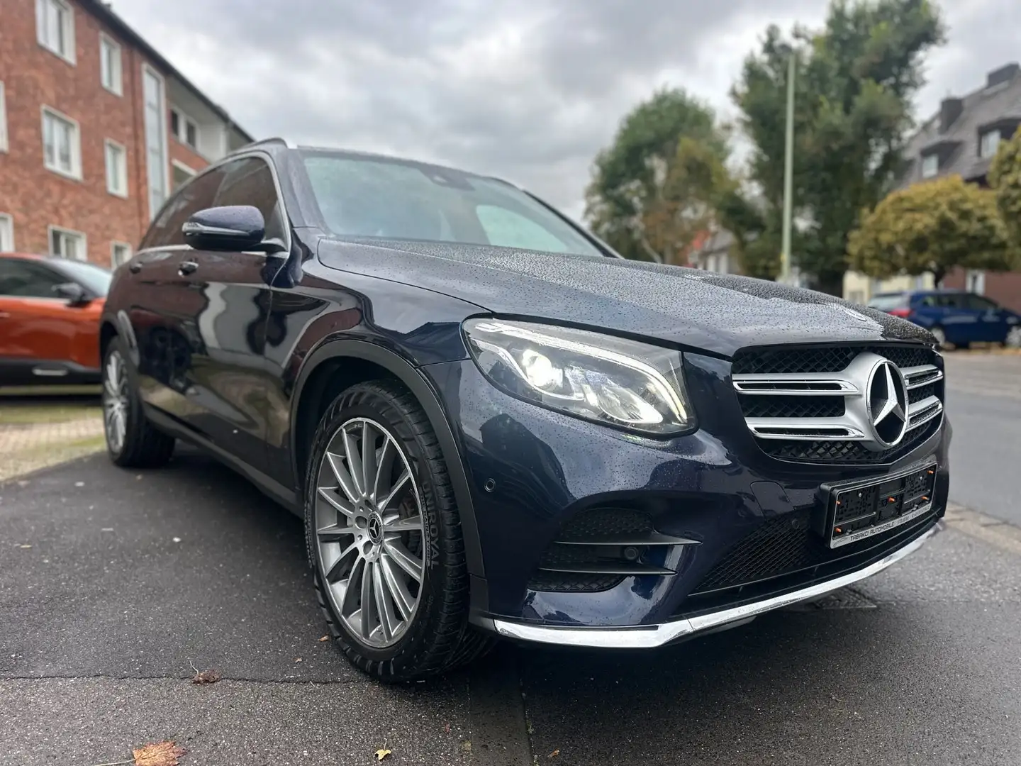 Mercedes-Benz GLC 220 d 4Matic*AMG LINE*PANORAMA*NAVI*1.HAND Blau - 1
