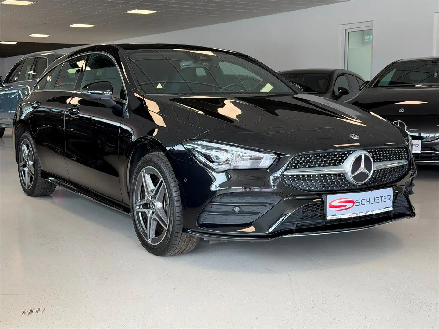 Mercedes-Benz CLA 250 e PHEV Shooting Brake AT Schwarz - 1