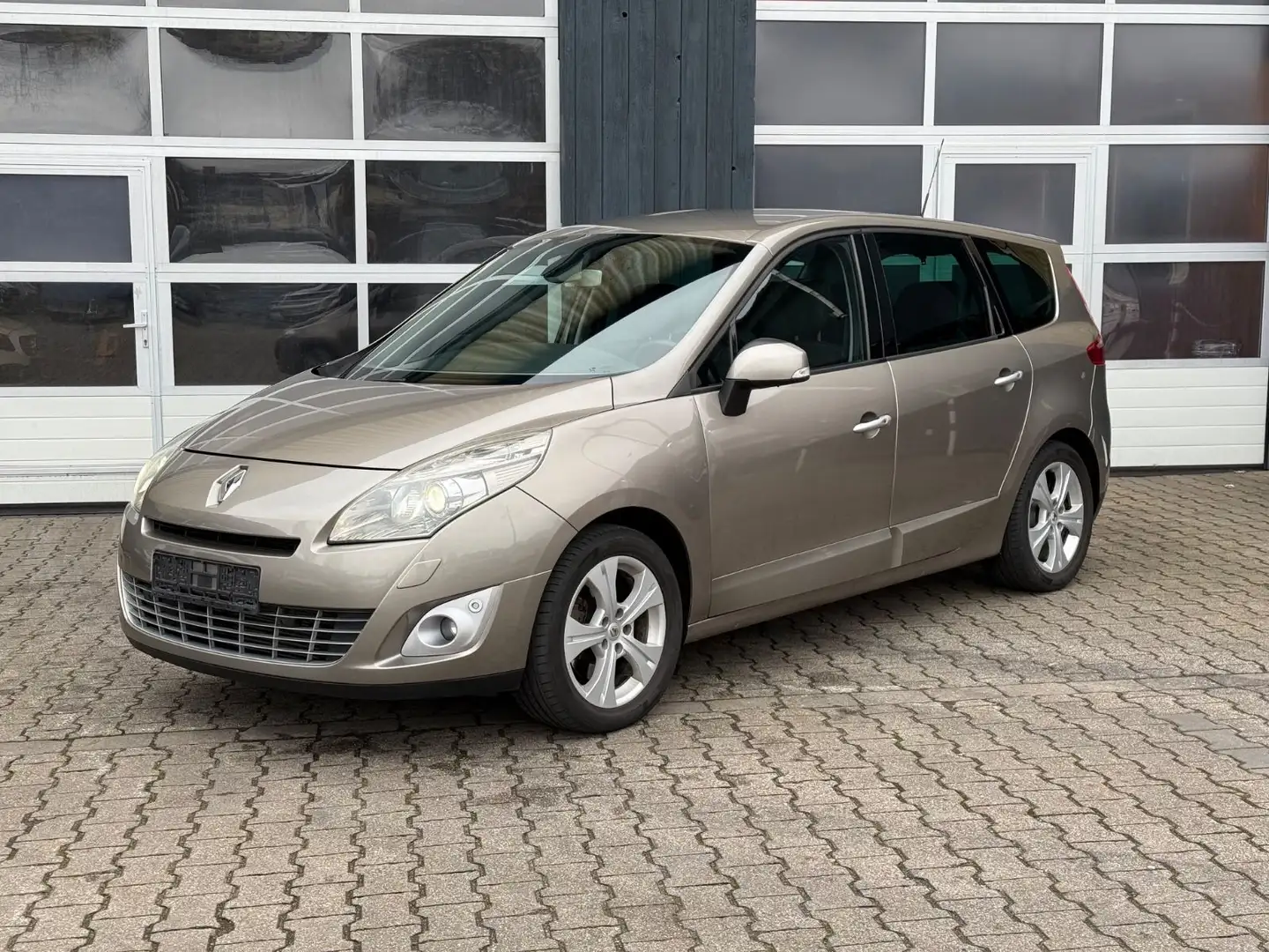 Renault Scenic III Grand Dynamique/Bi-Xeno/PDC/Navi/Bose Braun - 1