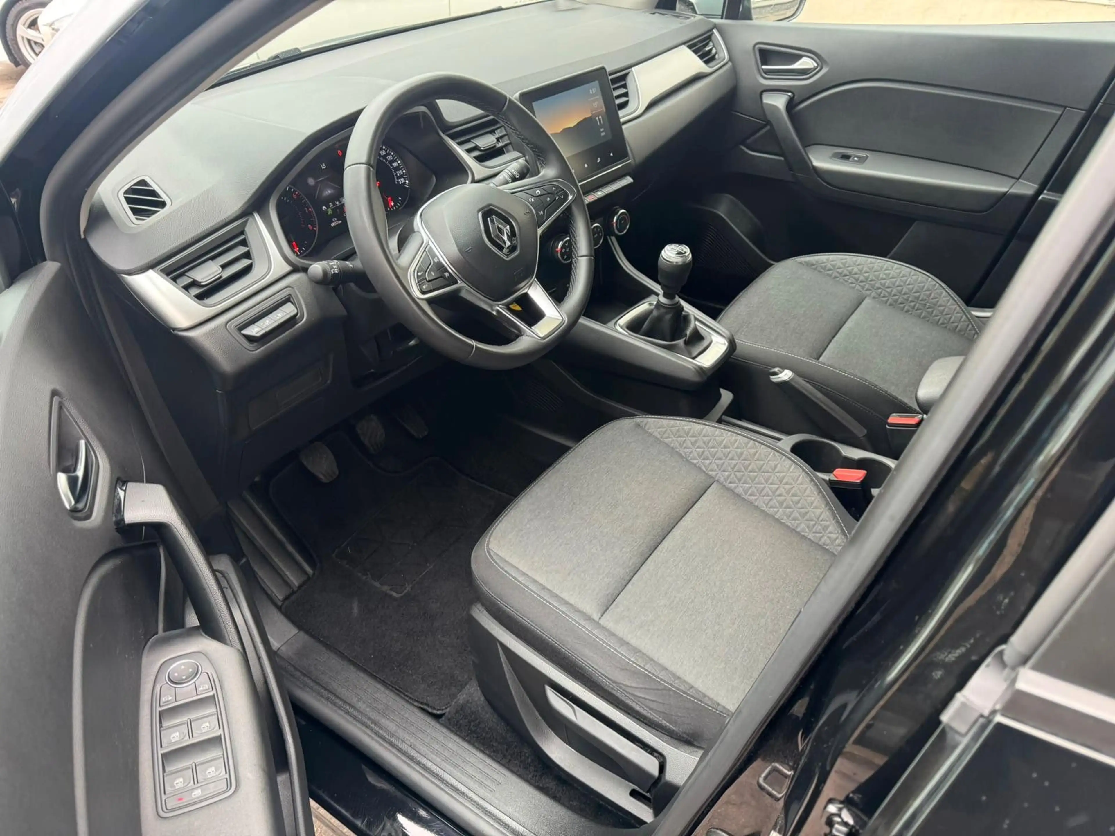 Renault Captur II TCe Equilibre CARPLAY LED TEMPOMAT PDC — photo 9