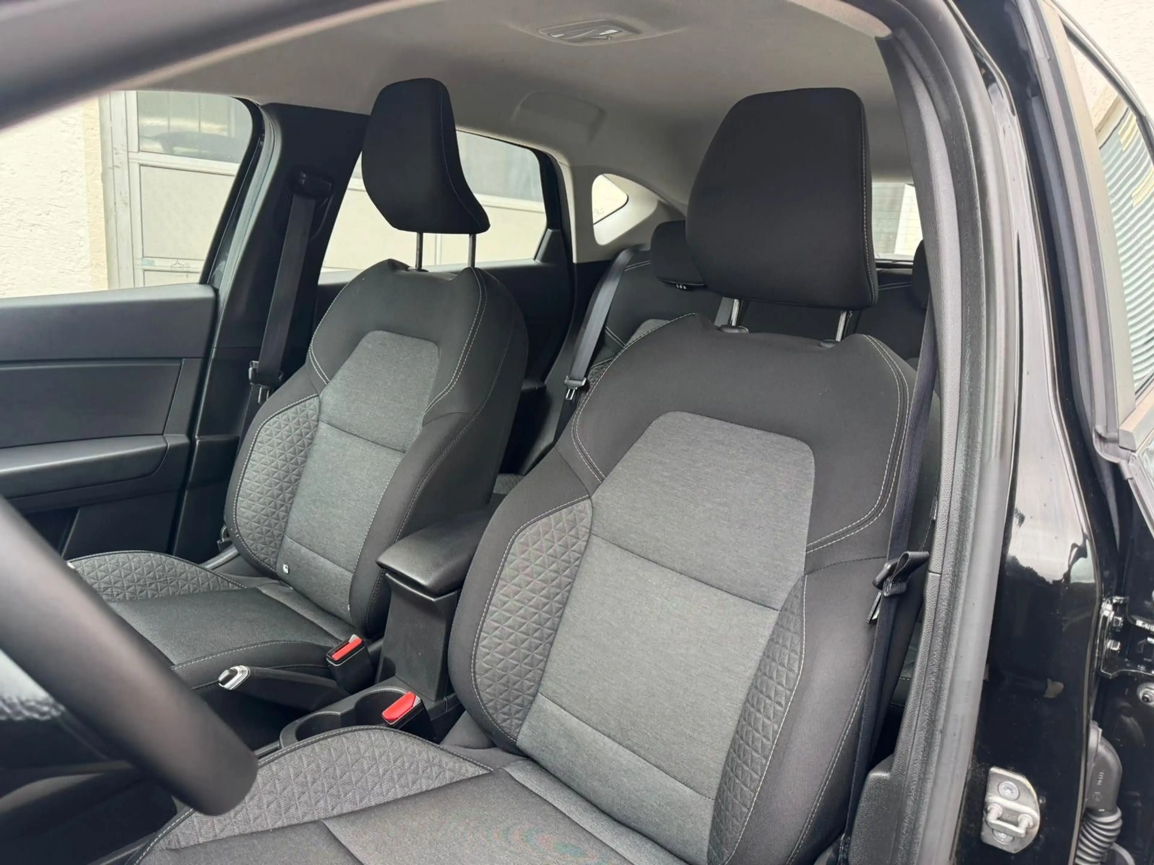 Renault Captur II TCe Equilibre CARPLAY LED TEMPOMAT PDC — photo 10