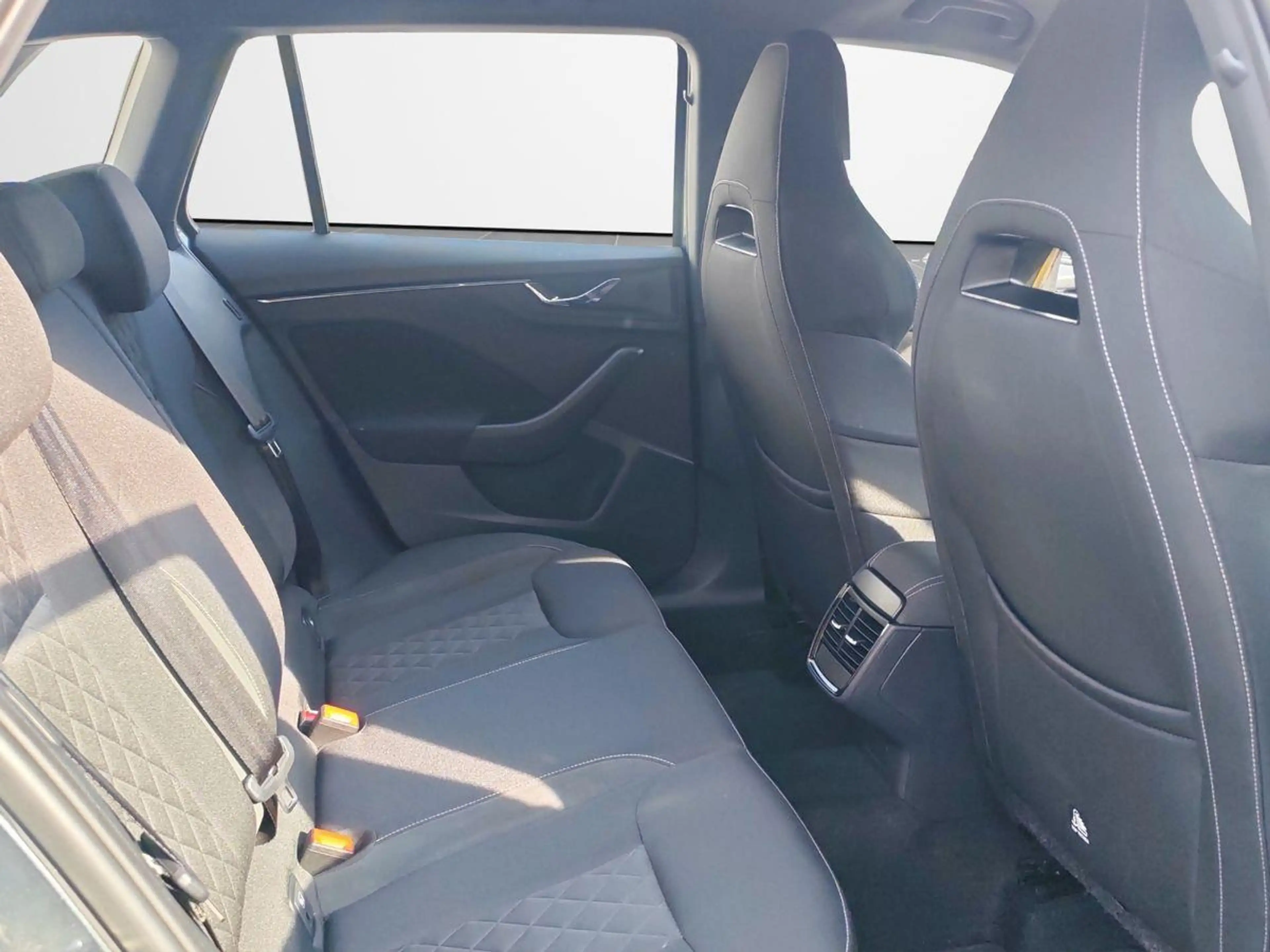 Skoda Kamiq Style 1.0 TSI Apple Carplay Sportlenkrad — photo 8