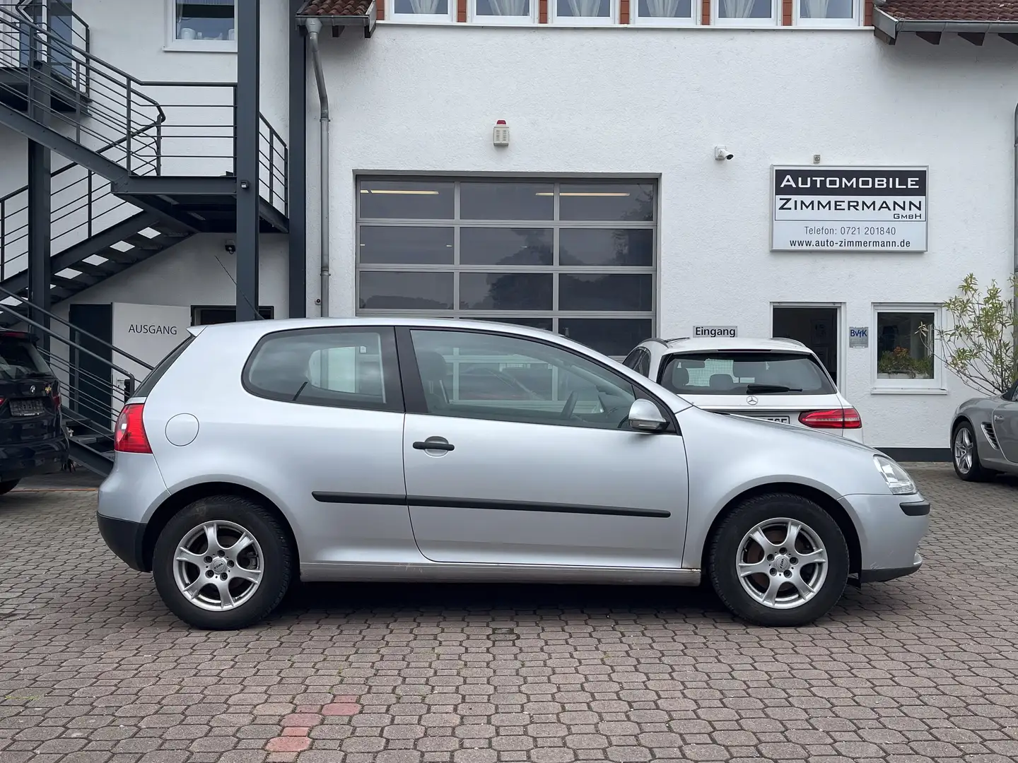 Volkswagen Golf Trendline, 8-fach bereift, Spiegel heizbar Grau - 1