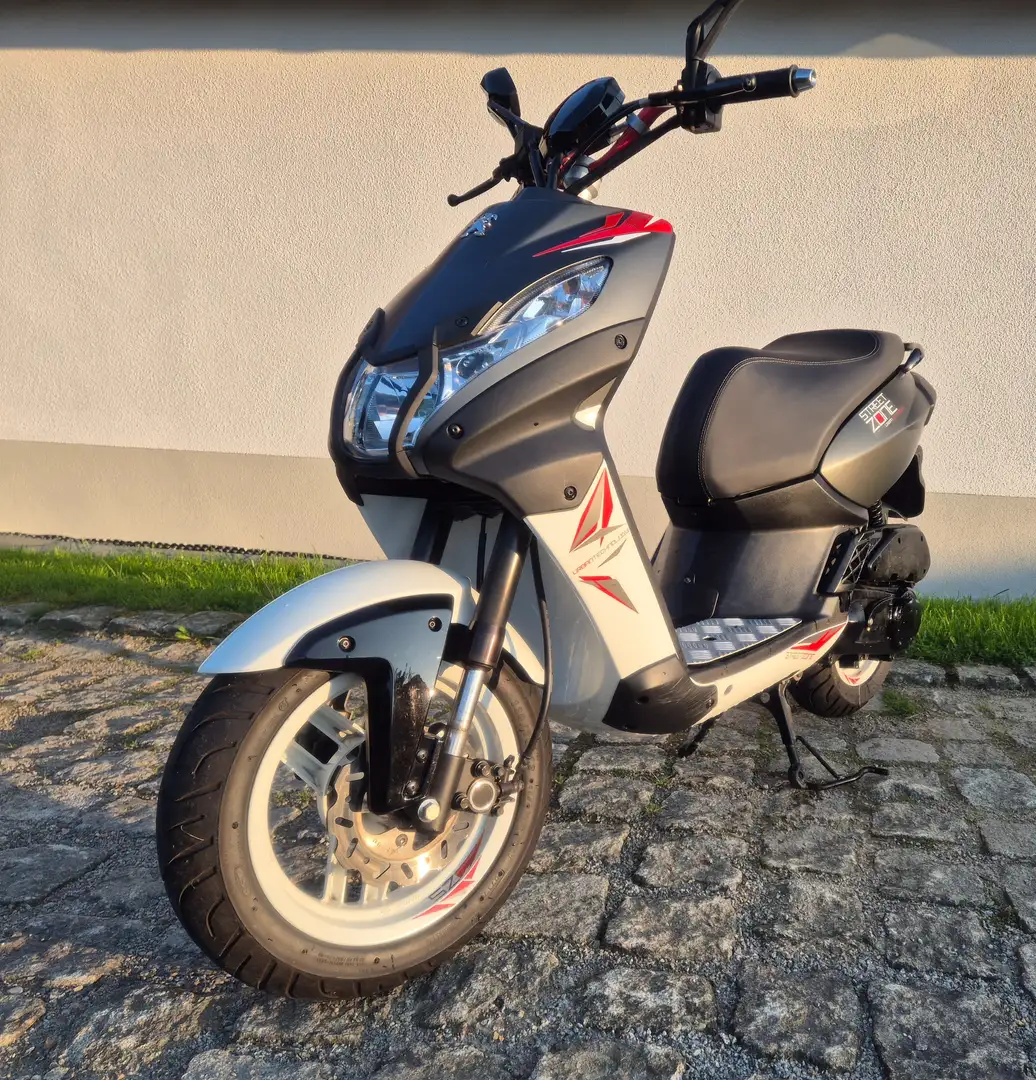 Peugeot Streetzone - 1