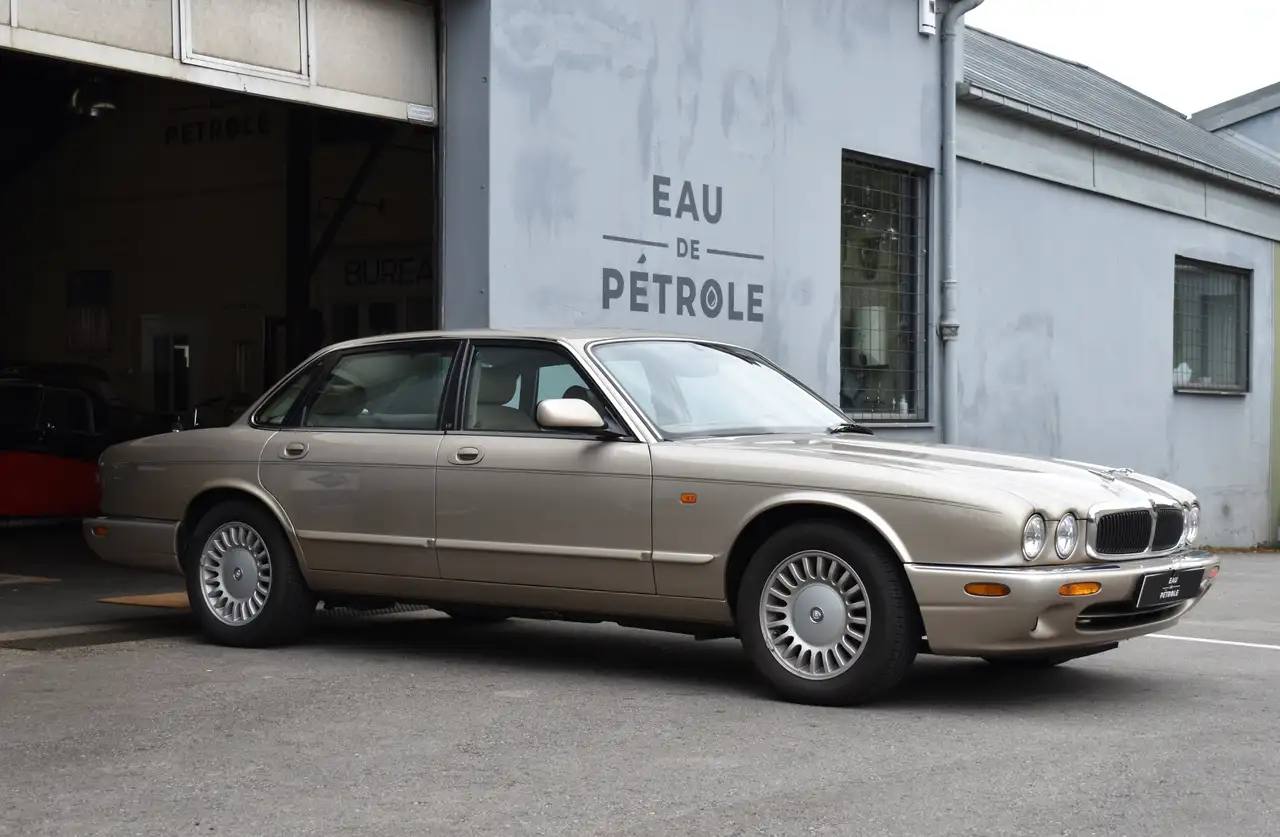 Jaguar XJ8, foto 1