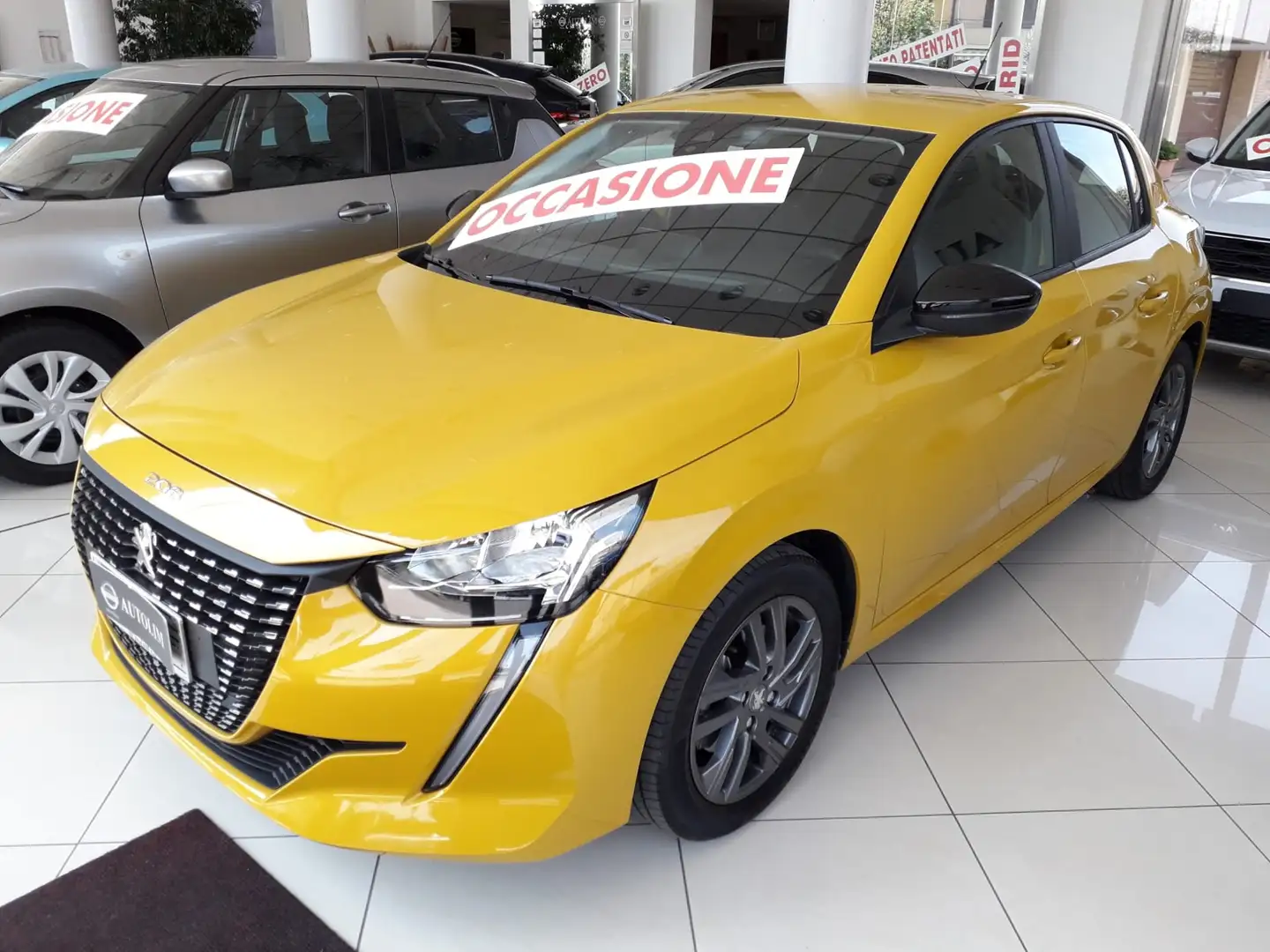 Peugeot 208 1.2 100cv Puretech Active Pack Amarillo - 2