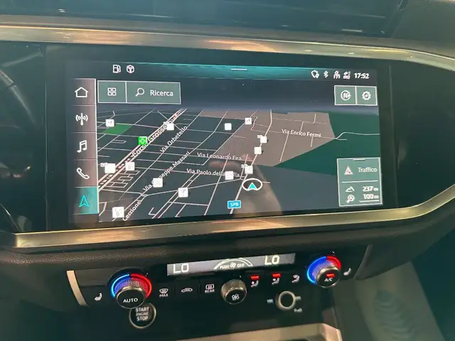 Audi Q3 view 12