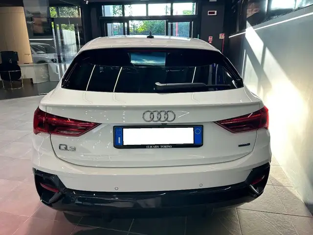 Audi Q3 view 6