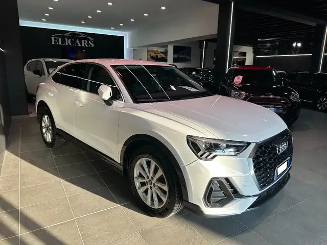 Audi Q3 view 4