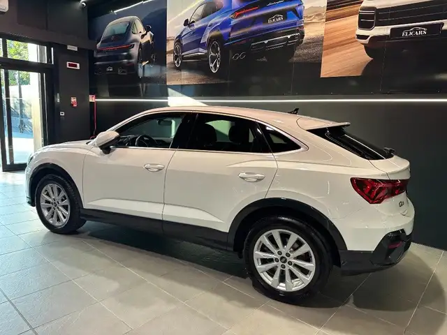 Audi Q3 view 7